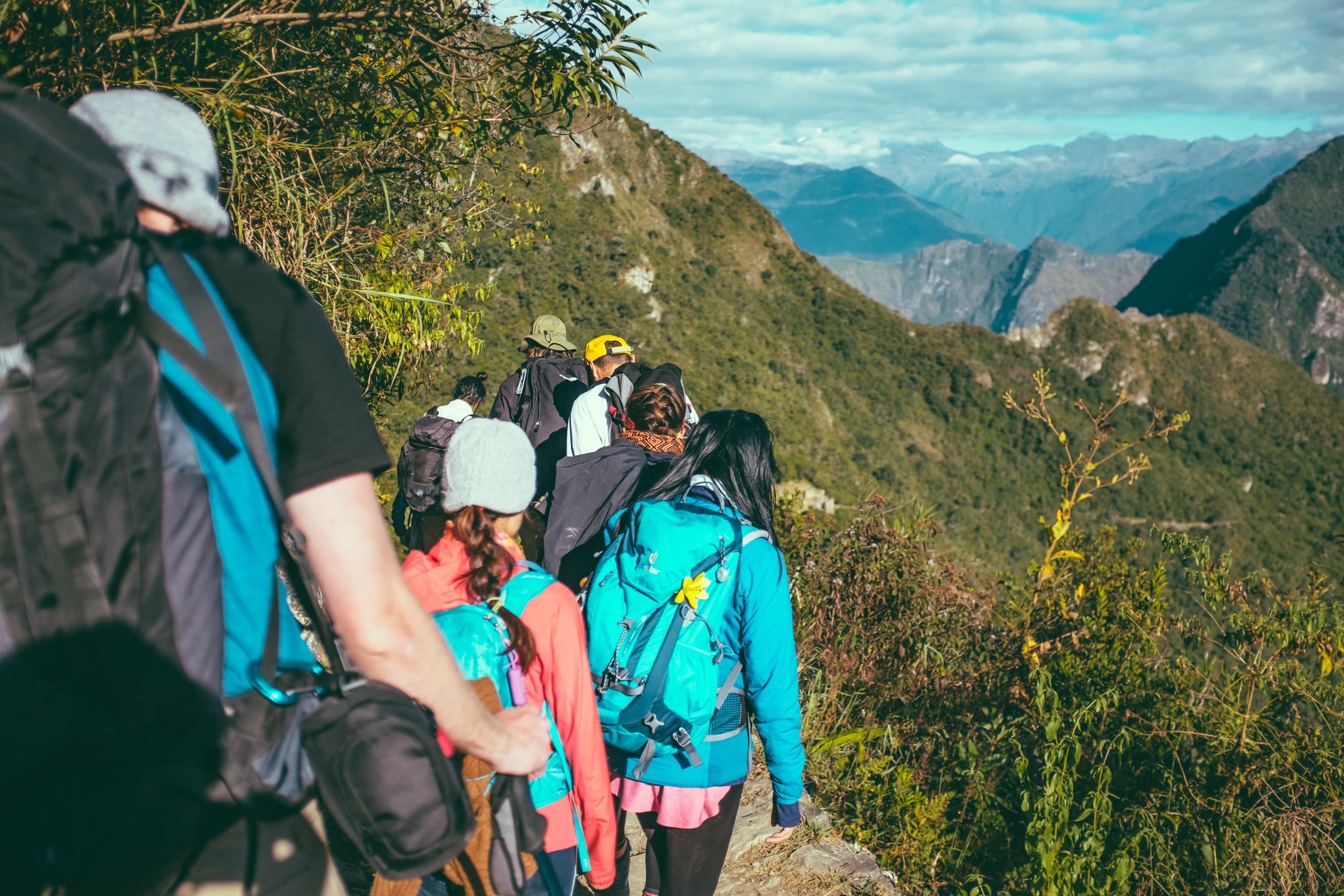 Viajar solo en grupo: cómo funciona y si es para ti
